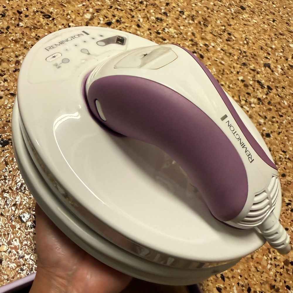 Remington IPL6000Q iLight Pro Plus Quartz At-Home IPL Hair Removal System UNISEX